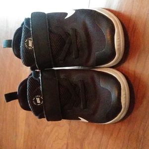 Nike Toddler Free Run Velcro Tennis Shoe 10c